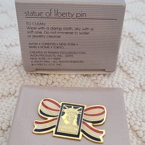 Vintage Avon Statue of Liberty Pin.