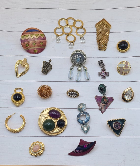 Vintage mix of one off pieces of jewelry