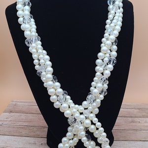 Vintage Faux Pearl Necklace.