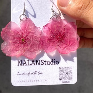 Sakura Ohrringe/Blumenohrringe/ Echte trockene Blume im Harz/Geschenk für Sie/Geburtstagsgeschenk/ Blumenschmuck/Hochzeitsschmuck