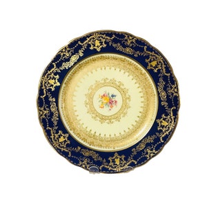 Luxe antieke handgeschilderde Crescent China England kastplaat 10 1/4&quot; diameter kobaltblauwe centrale bloem met zwaar goud verguld moriage