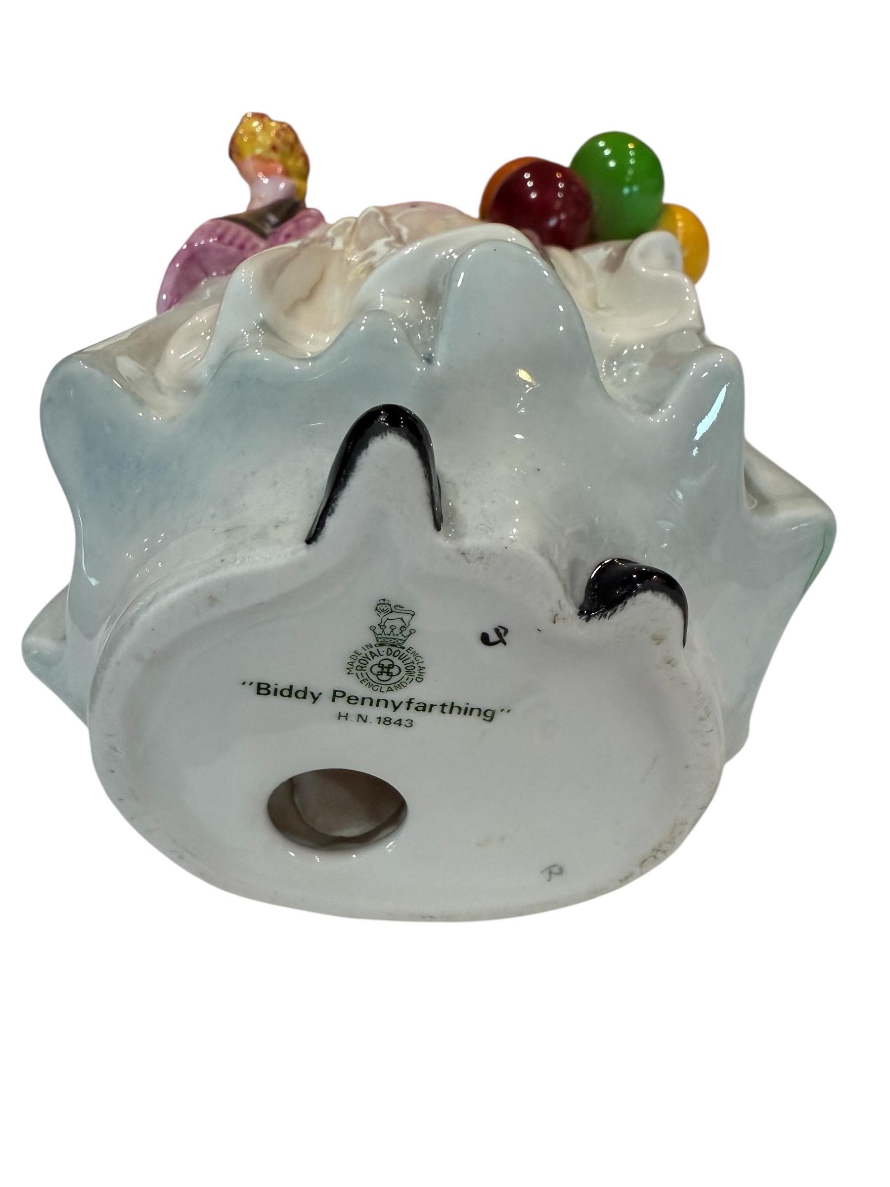 ロイヤルドルトンのフィギュア：「ビディ・ペニーファージング」HN1843