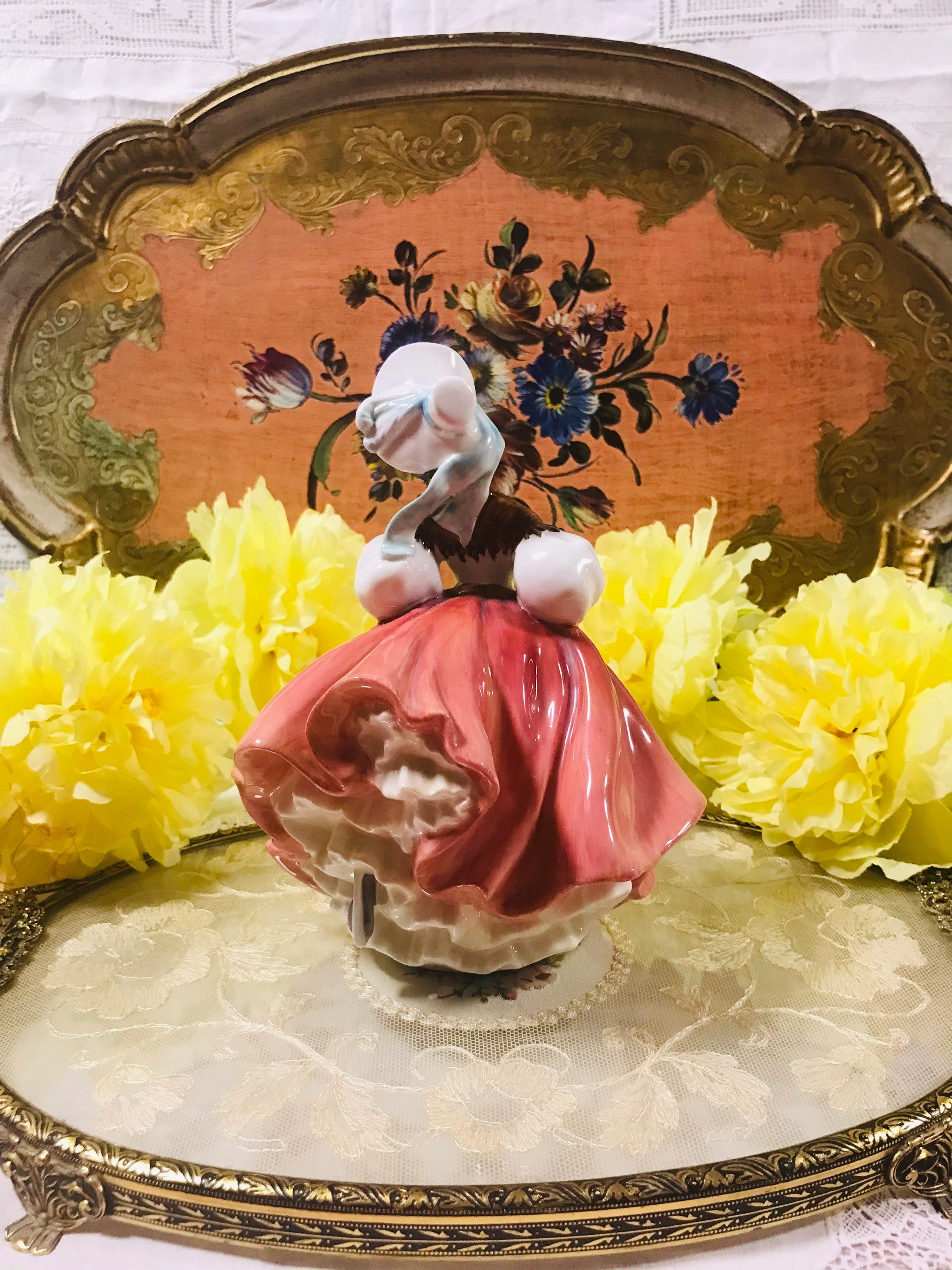 ヴィンテージ ロイヤル ドルトン フィギュア「スケーター」 H. N2117