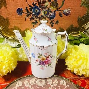 Classic vintage Royal Crown Derby “Derby Posies” coffee pot with lid , floral design and gold details, made in England. Mint condition.