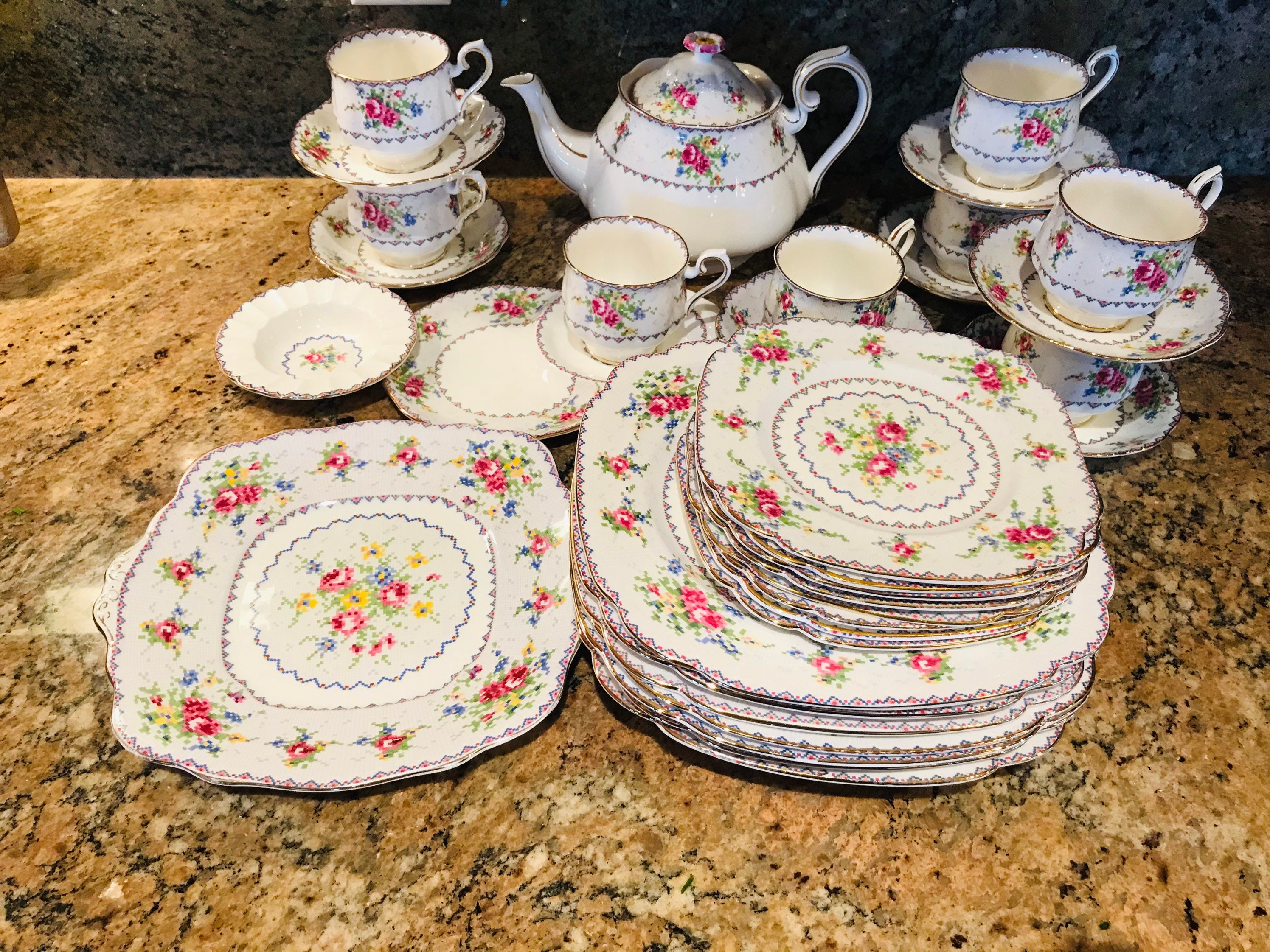 ロイヤルアルバート ティーポット&プレート6枚 ROYAL ALBERT - 【美品】ロイヤルアルバート☆バルドール