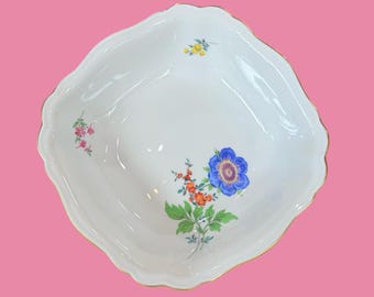 イタリアのカポディモンテ ジュゼッペ カッペ作、磁器の置物「巨大な