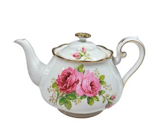 Royal Albert American Beauty small tea pot 2-4 tea cups (800 ml) with lid bone china England.