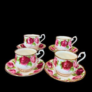 Royal Albert Old English Rose pink rose Set of 4 Tea Cups and Saucers bone china England.