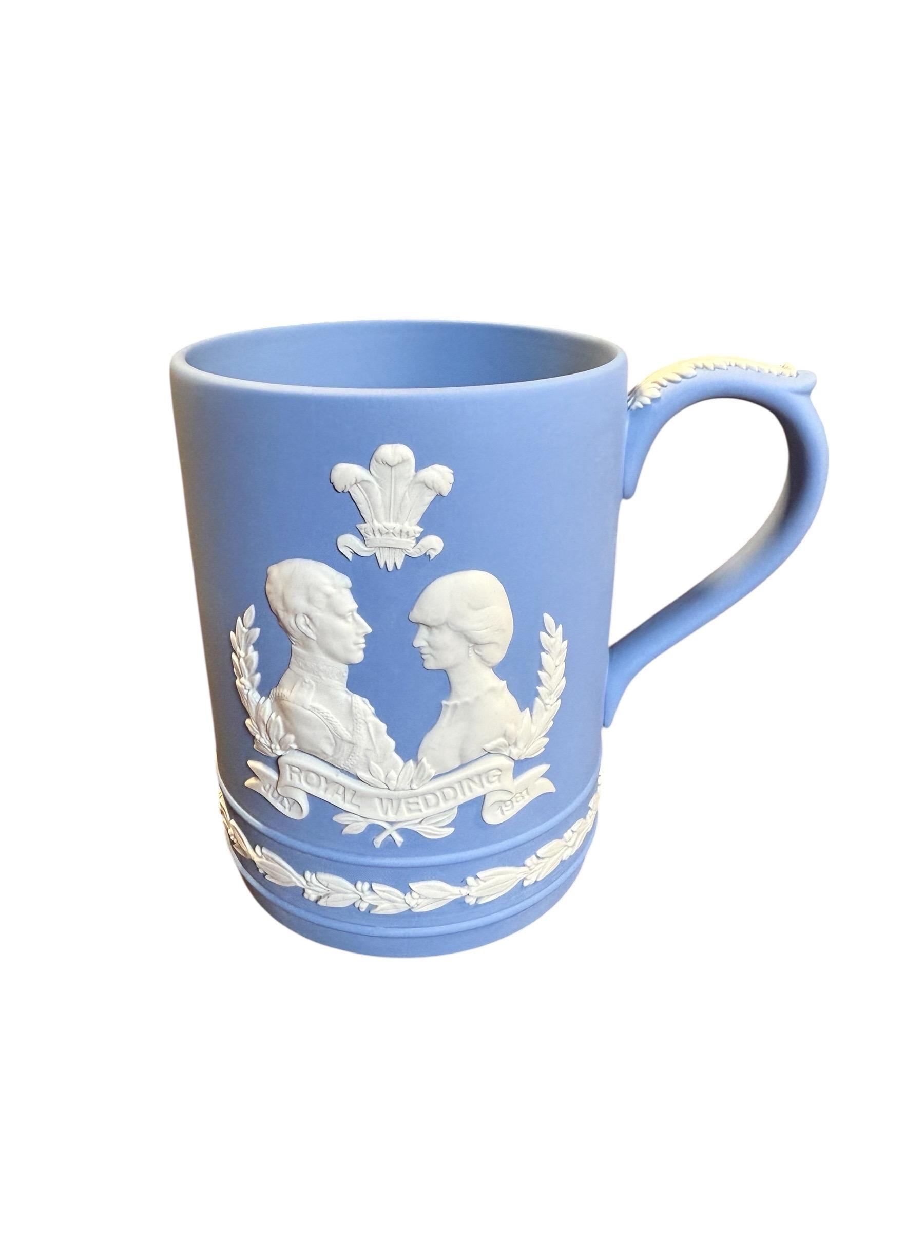 英国ヴィンテージ ★1981年パラゴン　ロイヤルウエディング　ダブルハンドルマグ Vintage Wedgwood Blue Jasperware Royal Wedding 1981 Prince Charles