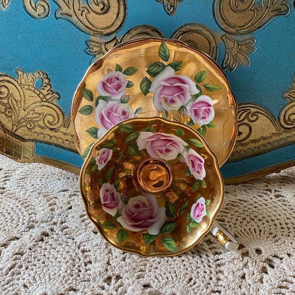 Comme c’est rare Queen Anne tout en or tasse à thé à large bouche et soucoupe avec de grandes roses de chou rose, porcelaine anglaise de collection, cadeau de collection