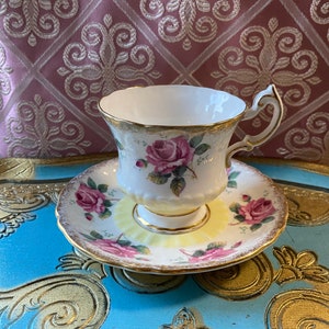 Rare  paragon pink cabbage rose Garland tea cup and saucer