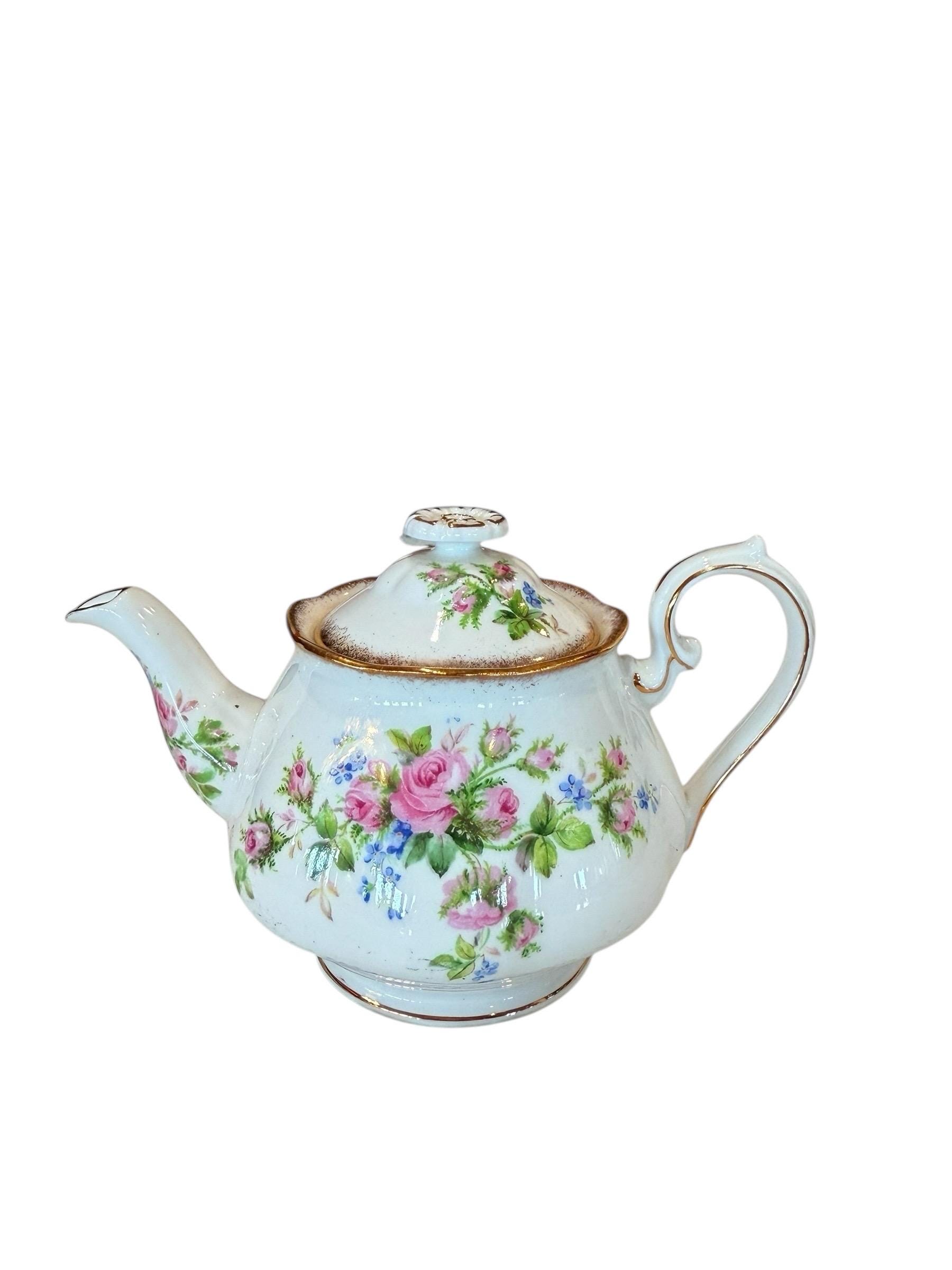 Roslyn Moss Rose 2 Cups Small Tea Pot With Lid Bone China England