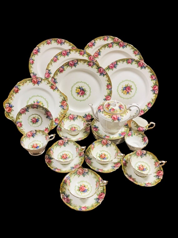 パラゴン PARAGON MAJESTY THE QUEEN ピンクローズ　2客 Paragon 1940's “tapestry Rose” 29-pieces Large Dinner Set for 6