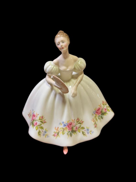 行董】ROYAL DOULTON ロイヤルドルトン ハヤブサフィギュア HN3541