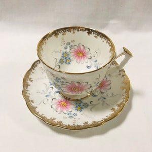 Vintage Aynsley tea cup and saucer bone china England with gold details and pink floral design. Gift for her, birthday gift