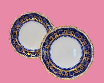 Set di 2 piatti da dessert/insalata Spode Copeland “Marocco” antichi (1890-1911) con bordo smerlato, decori blu cobalto e oro, Inghilterra.