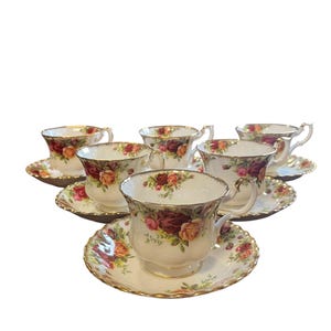 Vintage Royal Albert made in England Old Country Rose Montrose tea cup and saucer, red rose tea set, gift for her, wedding shower
