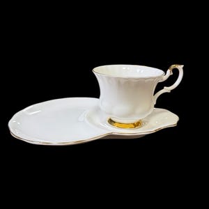 Royal Albert Val D’or Bone China Tea Cup and Tray Set: Vintage England