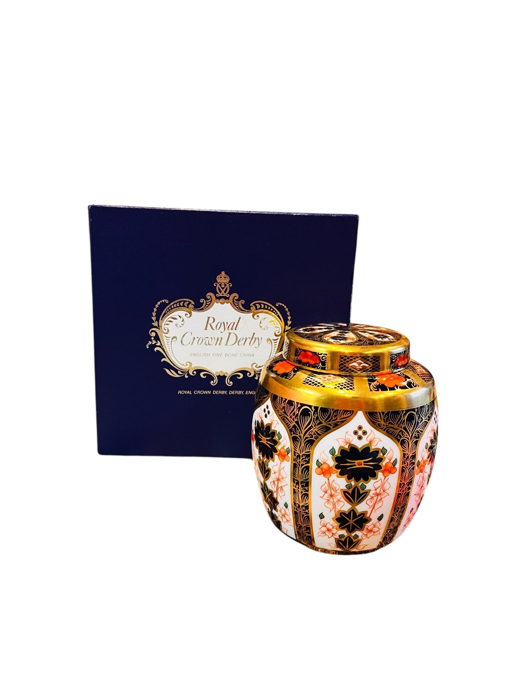 Royal Crown Derby Old Imari 1128 Pattern Ginger Jar 4 1/2” T With