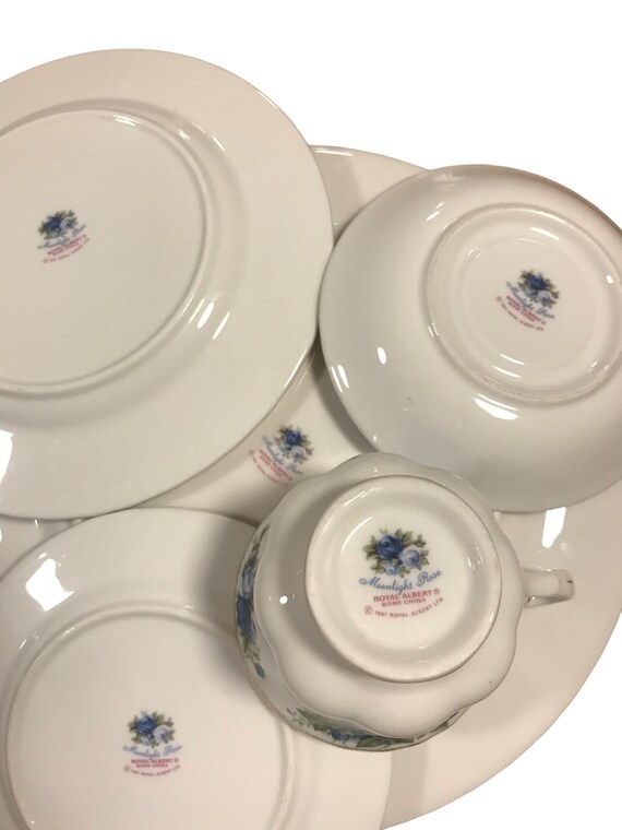 Precio por cada configuracion. Juego de vajilla Royal Albert Moonlight Rose de 5 piezas porcelana china taza y platillo plato de cena plato de almuerzo y plato de guarnicion. Etsy Espana