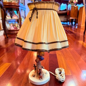 フンメル W. ゲーベル ビンテージ ランプ「リンゴの木に登る少年と犬
