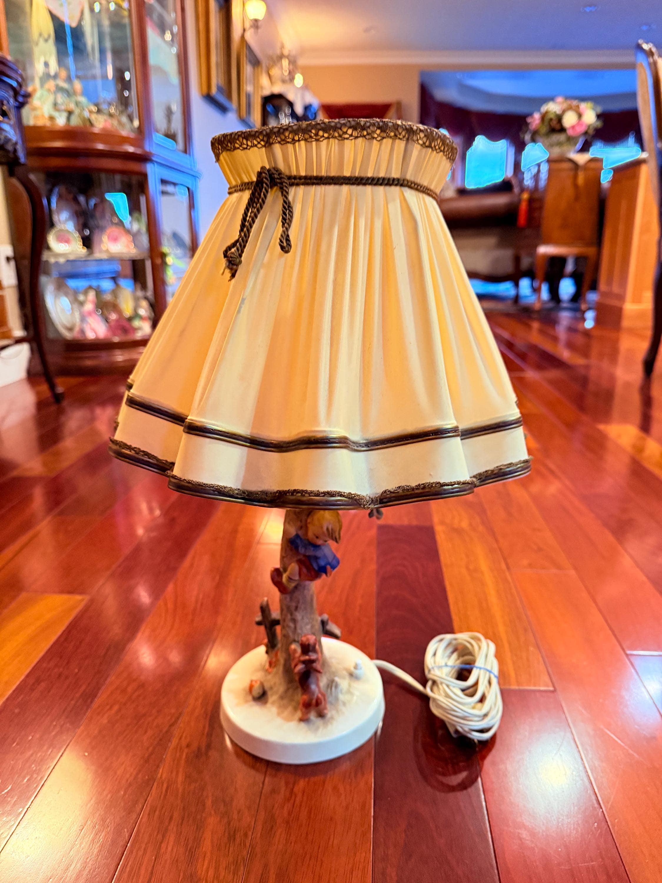 クリスマスの時期　＃1038　★フンメル　ドイツ・ゲーベル　限定品　飾り台付き il_fullxfull.6783264276_7s8w.jpg