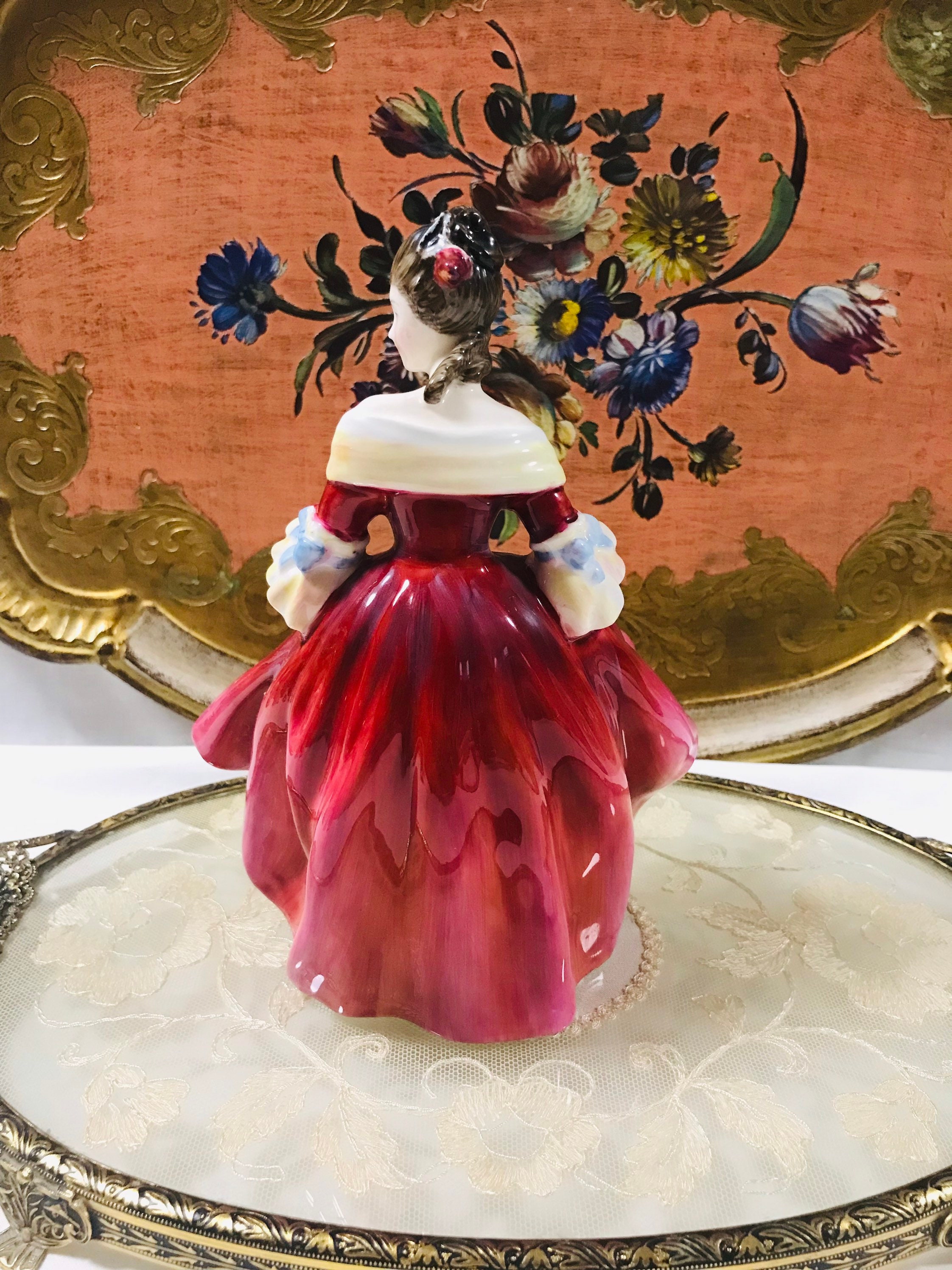 ロイヤルドルトンのヴィンテージフィギュア「サザンベル」、H.N 2229