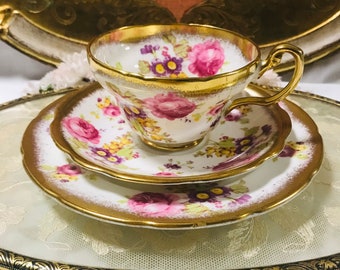 Wunderschönes Trio von Foley Tee-Set, schweres Gold umrandet und Griff mit rosa Rosen, Sammlergeschenk für sie.