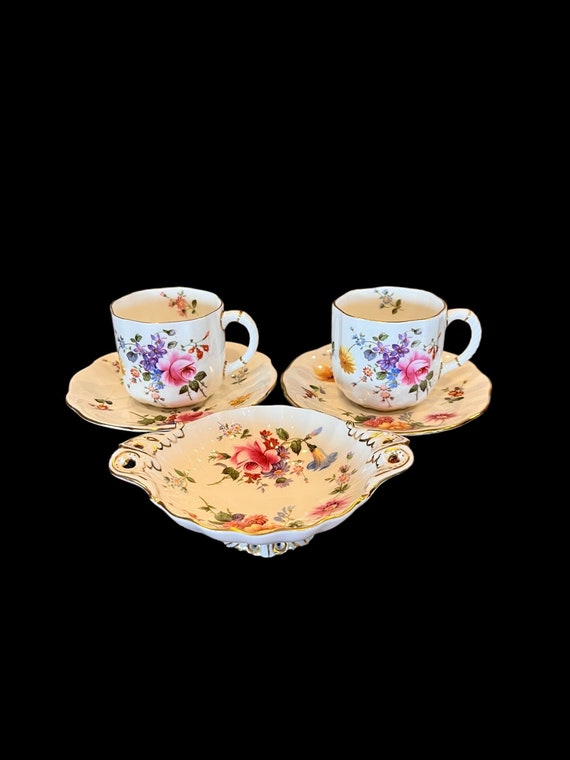 ロイヤル クラウン ダービーの小さなティー/コーヒー カップとソーサー 