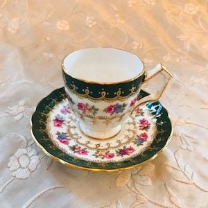 Beautiful roses Aynsley denitssse size coffee cup and saucer, English bone china gift