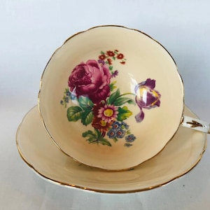 Paragon peach colour tea cup and saucer with large pink cabbage roses, English bone china, paragon collectible floral cup