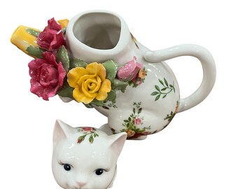 希少なロイヤルアルバートの猫型オールドカントリーローズティーポット