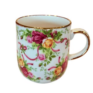 Royal Albert Old Country Rose Ruby Celebration Coffee Mug 3 1/2” T 10 Oz Classic collection . Mint condition.