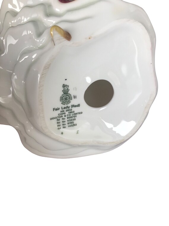 ビンテージ　ロイヤルドルトン「フェアレディ」 ヴィンテージ ロイヤル ドルトン フィギュア「フェア レディ (赤