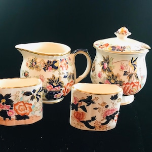 Mason’s Mandarin Keramik Milchkännchen und Zuckerdose mit zwei kleinen Boxen für Zahnstocher. Made in England, englische blaue Keramik