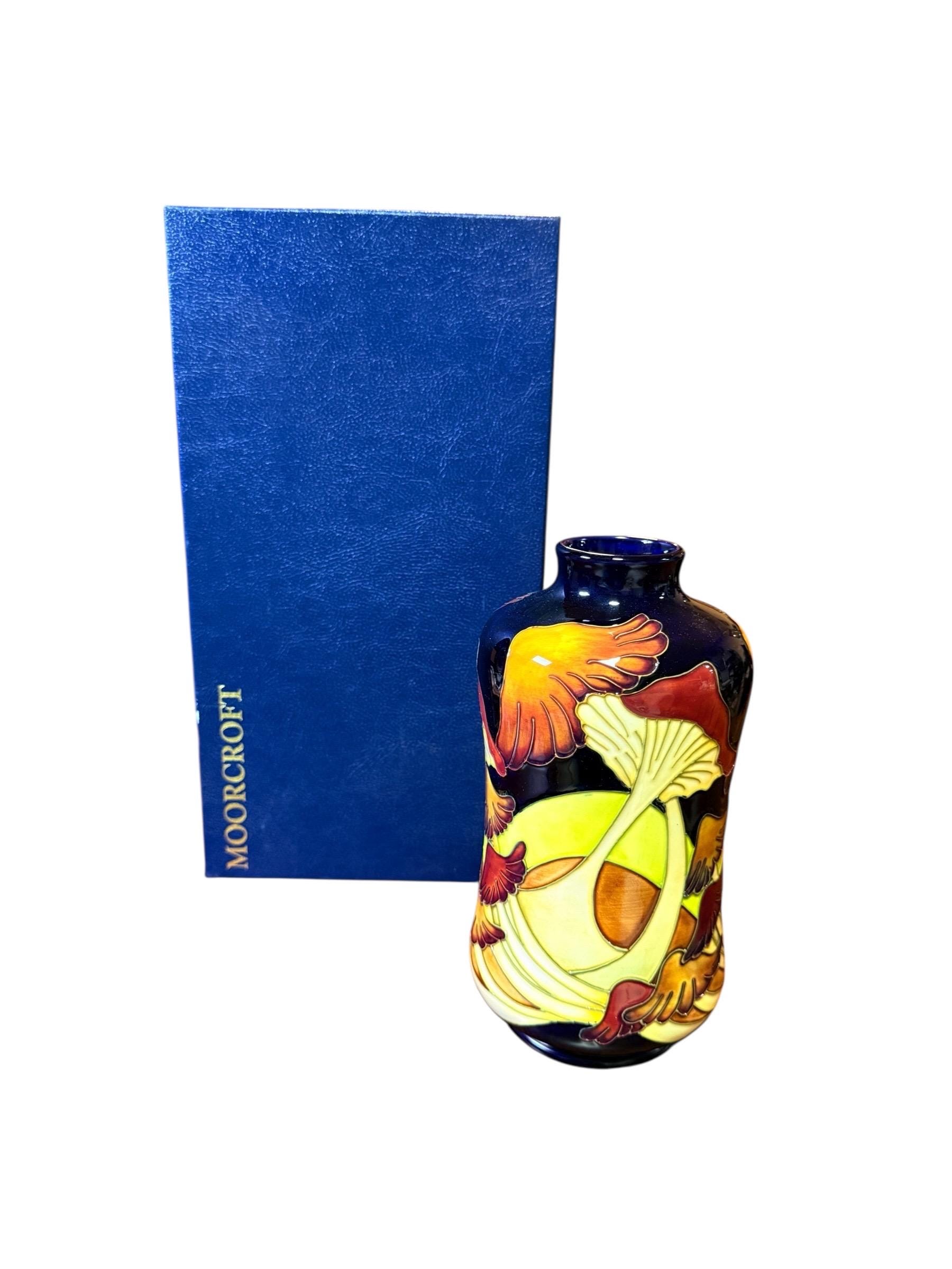 【ヴィンテージ・100部限定品】 英国MOORCROFT 花瓶 ヴィンテージ・100部限定品】 英国MOORCROFT 花瓶 【公式通販】