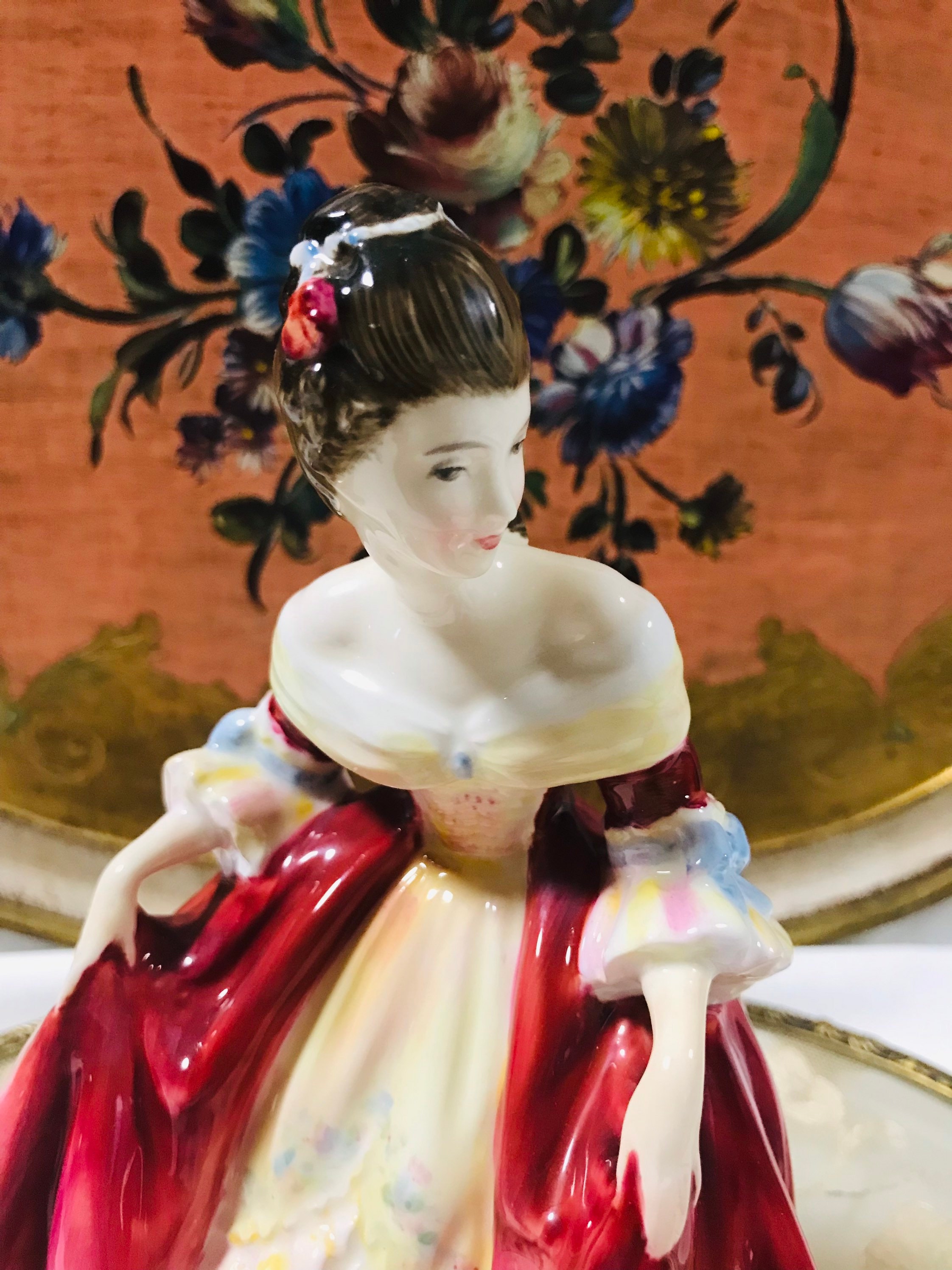 ロイヤルドルトンのヴィンテージフィギュア「サザンベル」、H.N 2229