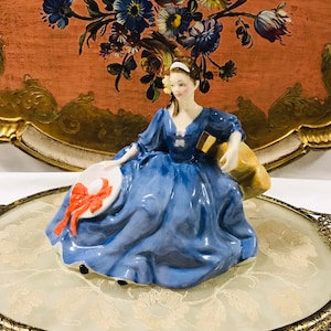 Royal Doulton figurine Elyse , limited edition H.N 2429 , made in England. Beautiful collectible gift for her.