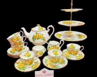 Royal Albert "Tea Rose" gulros eftermiddagsteservis för 6 personer (19 delar) stor tekanna, benporslin England. Nyskick.