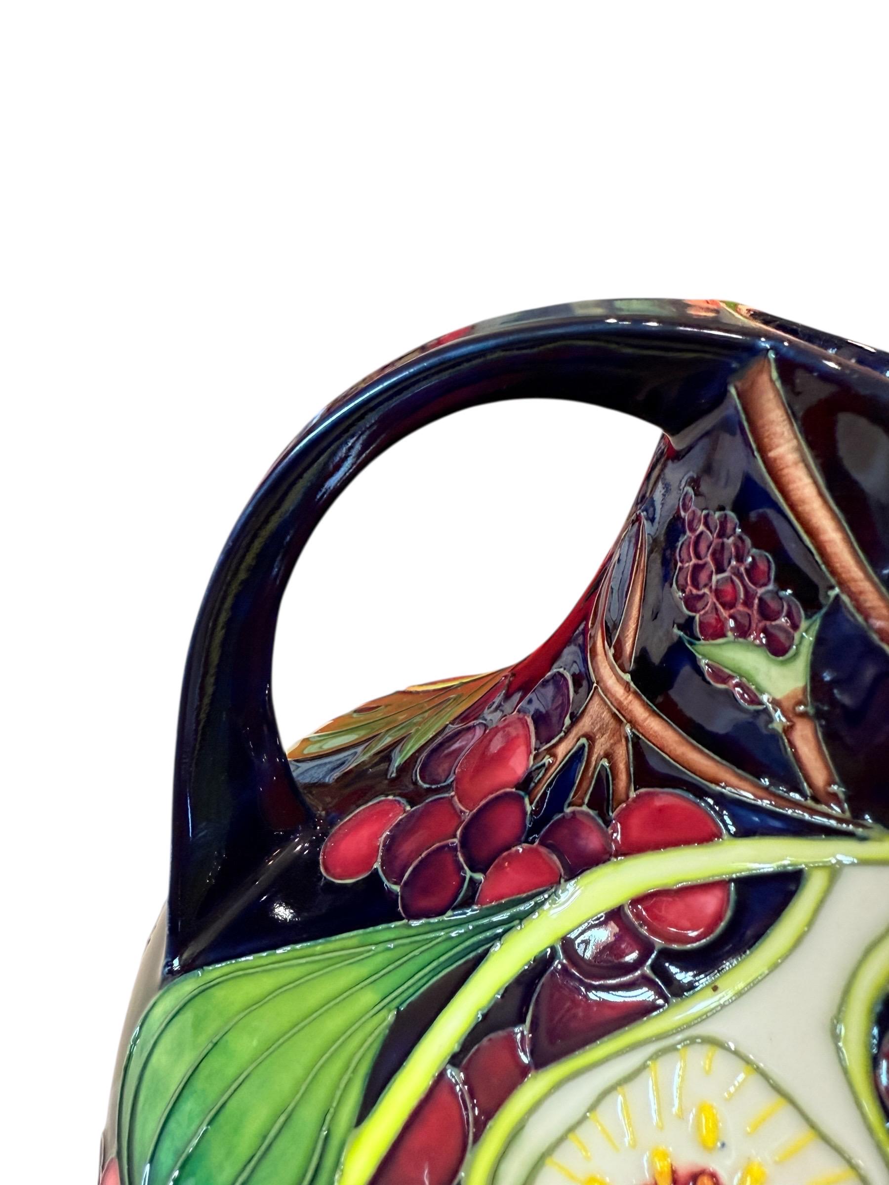 ムーアクロフト社（Moorcroft）の「クイーンズ・チョイス」直径約35cm