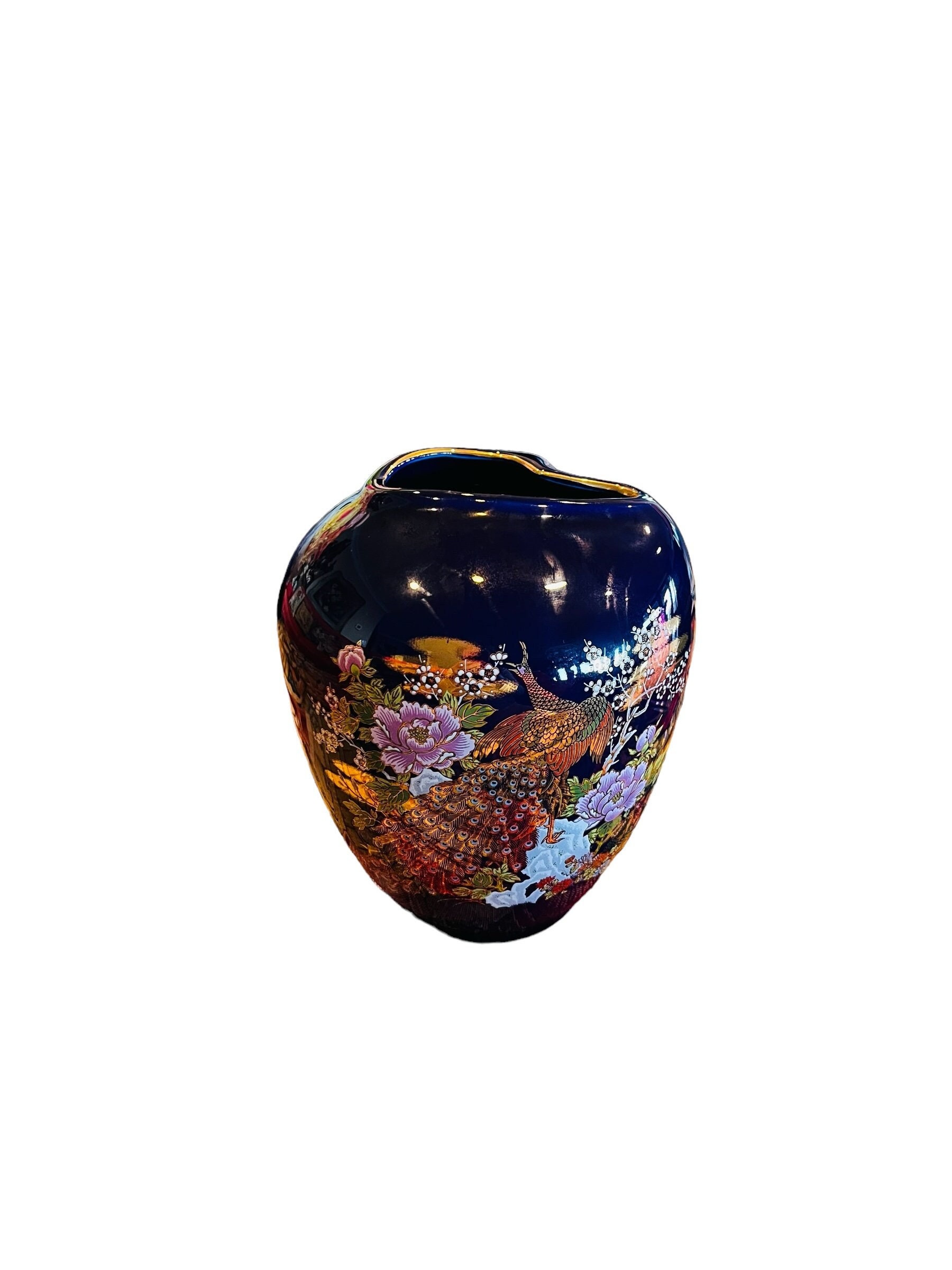孔雀装飾のネイビーブルー花瓶 孔雀柄 花瓶 コバルトブルー 陶器 花器 壺 箱付き - メルカリ