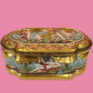 Antike Capodimote Porzellan Schmuckschatulle mit Scharnier, 19.Jh. Italien.