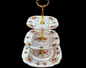 Présentoir à gâteau à trois niveaux Royal Albert Petit Point, porcelaine anglaise, parfait état, pièce de service