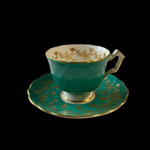 Tasse à thé vert vintage en forme de crocus Aynsley et soucoupe avec feuilles d’or