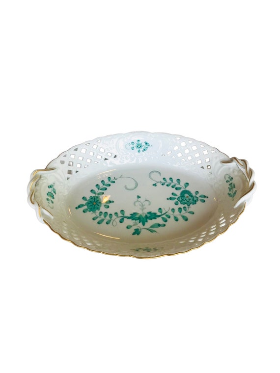 Seltener antiker Meissener deutsches Porzellan, handbemalt, grüne Blumen, durchbohrter Korb mit zwei gedrehten Griffen, 10 ”L, Sammlerstück Meissen