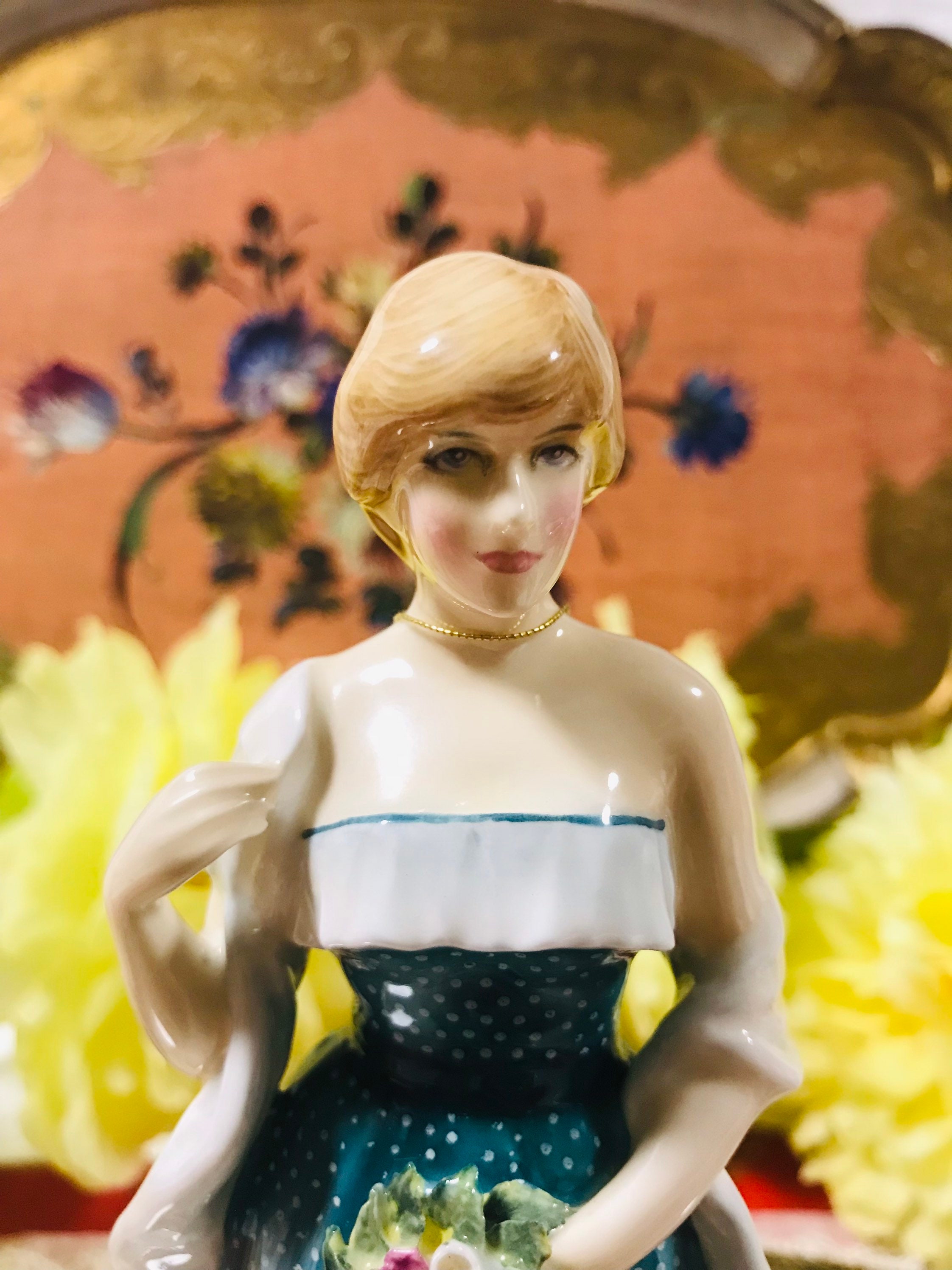 Royal Doulton Figurine “lady Diana Spencer” H.N 2885 Bone China