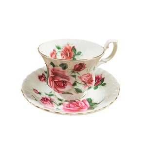 Royal Albert pink roses tea cup and saucer bone china England, beautiful Royal Albert tea set .