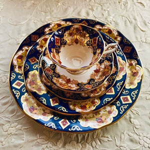 Stunning 5-pc Vintage royal Avon shape Albert heirloom dinner set Imari style, tea cup saucer dessert lunch dinner plates, teacup