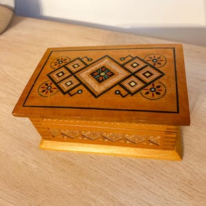 Vintage Handcarved Marquetry Wooden Trinket Box with Inlay