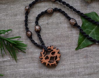 Black walnut - pendant - macrame necklace - gemstone eye agate - natural jewelry - unique piece - forest jewelry - protective amulet - handmade